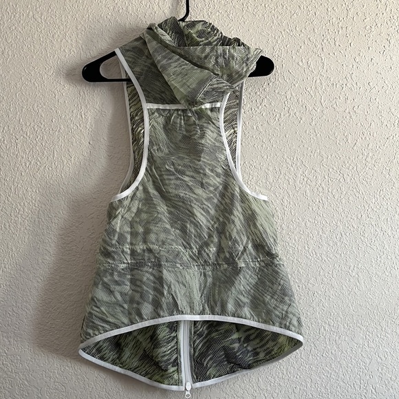 Nike Tech Hyperfuse Hooded Vest Sz small sleeveless long vest windbreaker - Picture 12 of 12